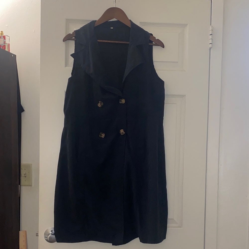 Sleeveless Black Double-Breasted Vest